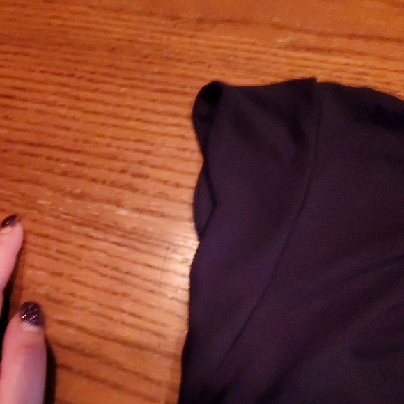 Black t - Picture 3 of 3